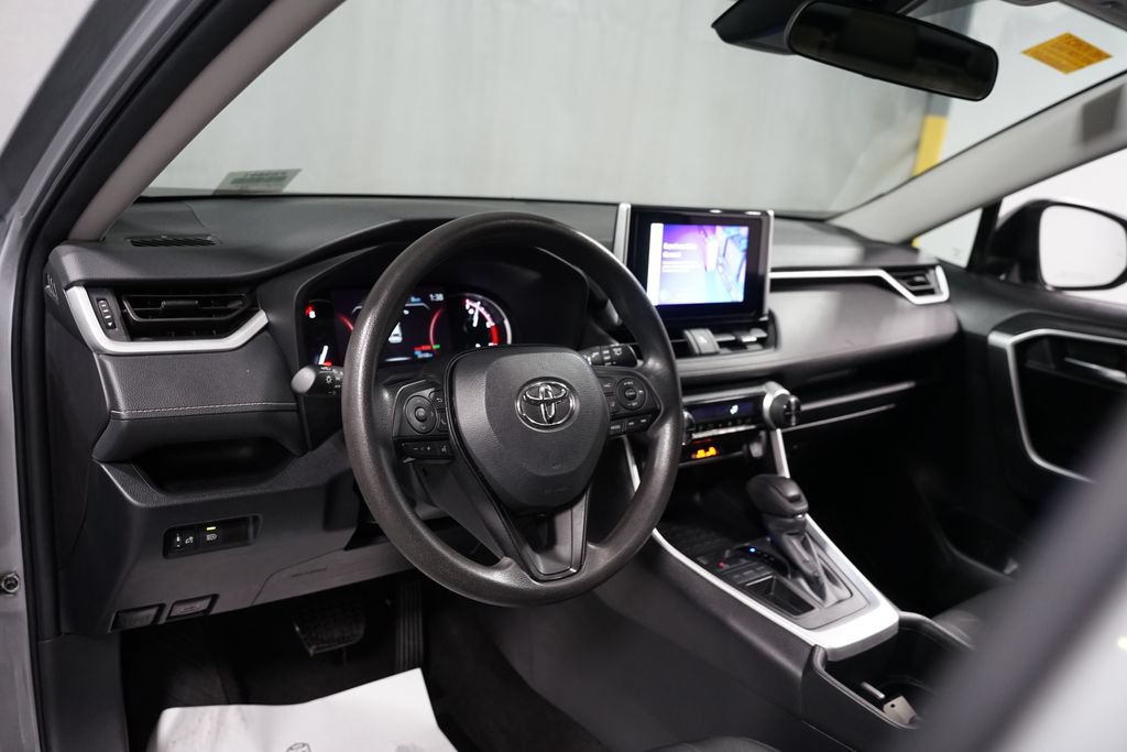 Used 2024 Toyota RAV4 XLE FWD image 11