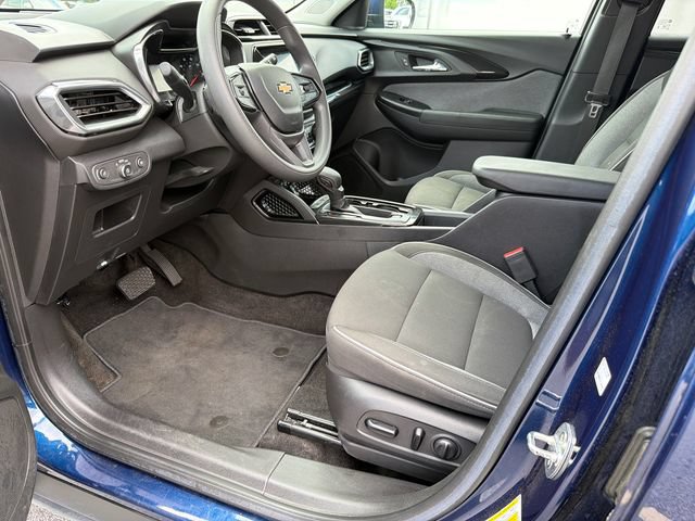 Used 2022 Chevrolet TrailBlazer LT w/ Convenience Package FWD image 9
