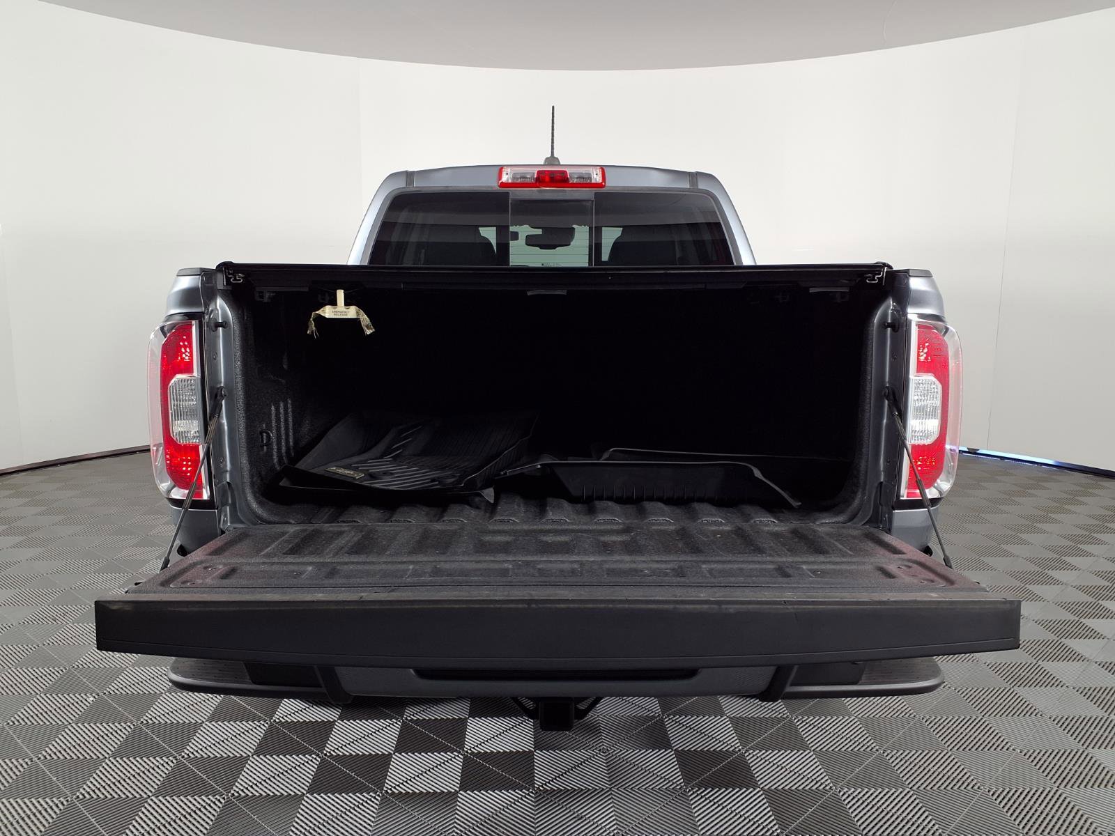 Used 2021 GMC Canyon Denali RWD image 8