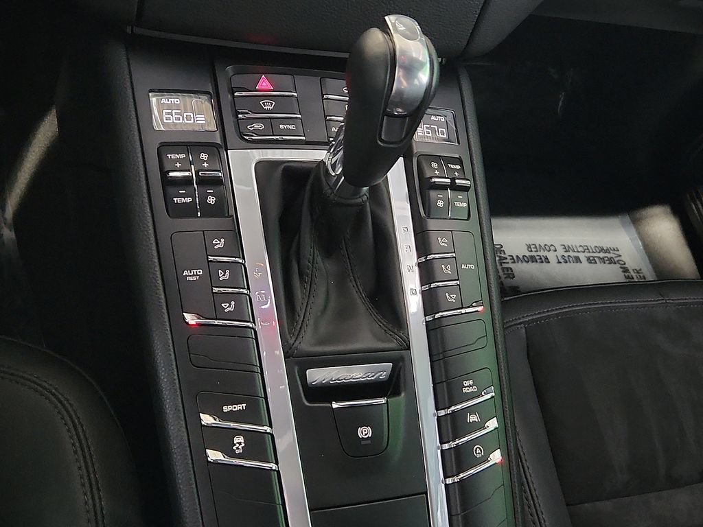 Used 2018 Porsche Macan AWD/4WD image 15