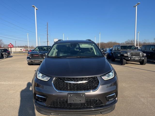 Used 2022 Chrysler Pacifica Touring-L image 2