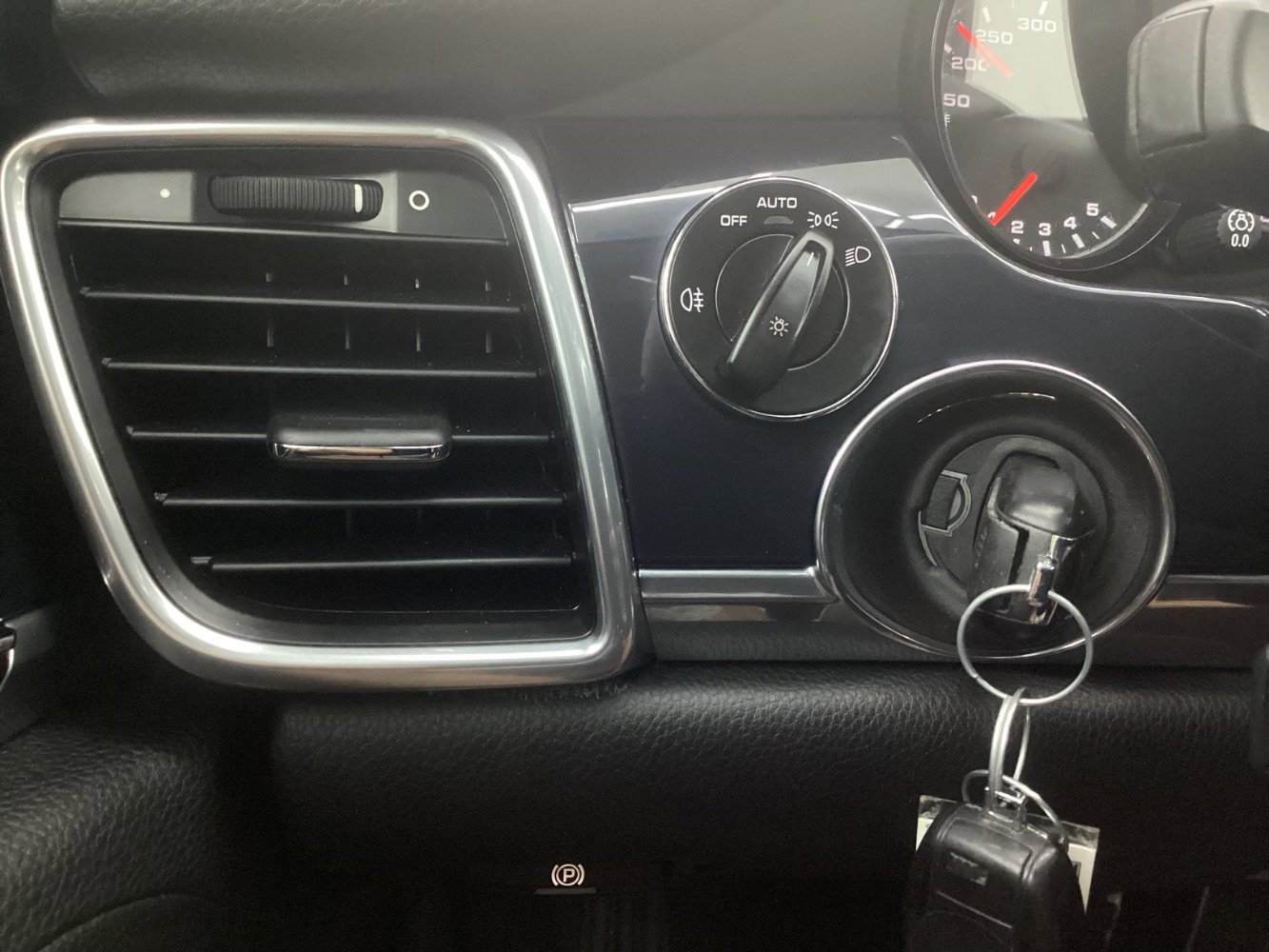 Used 2013 Porsche Panamera S image 39