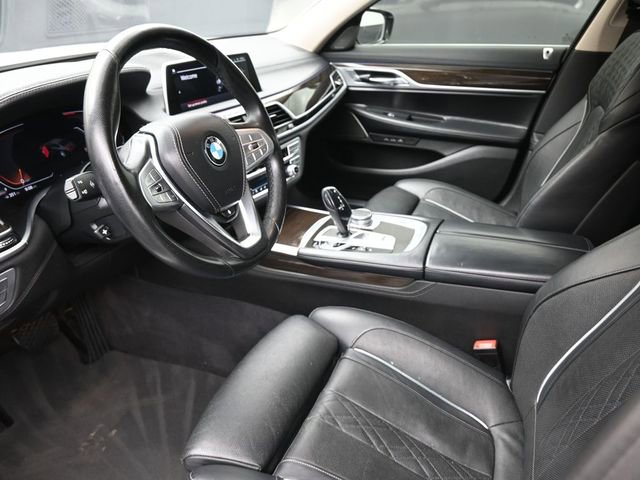 Used 2022 BMW 740i w/ Premium Package image 18