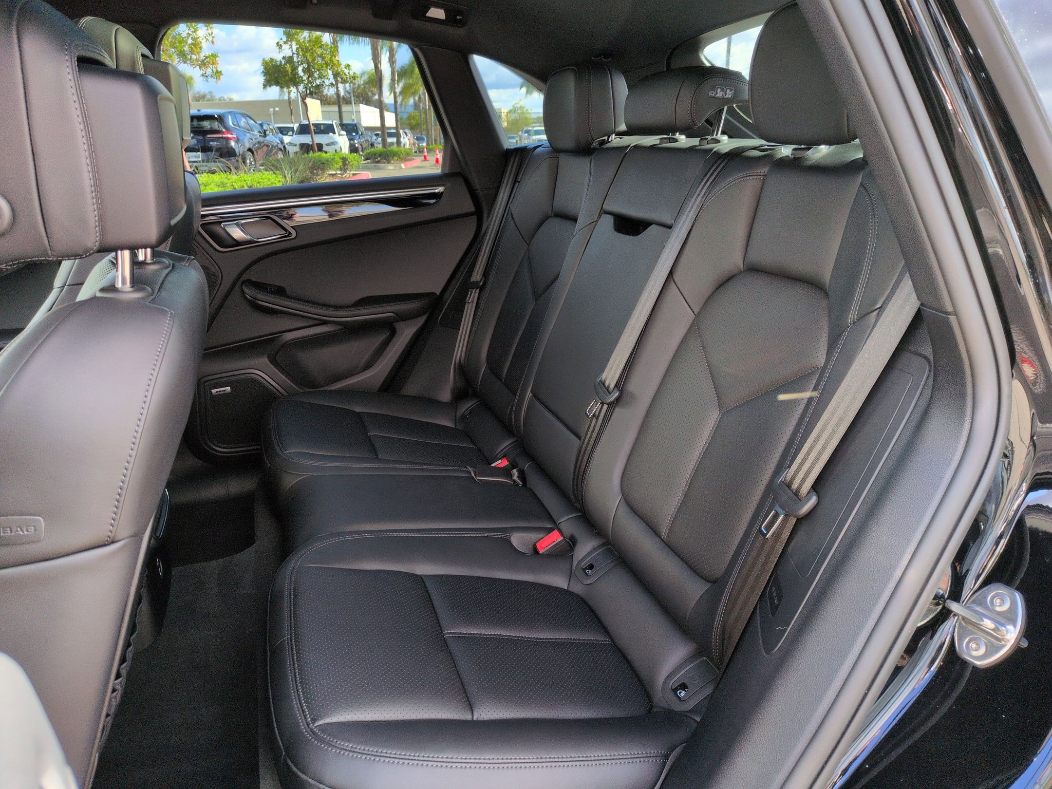 Used 2025 Porsche Macan Turbo image 31