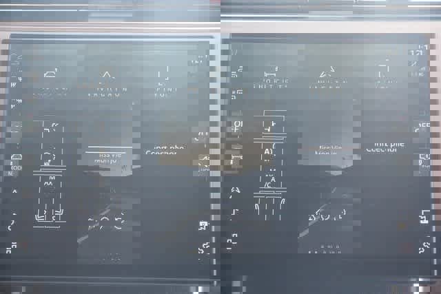 New 2025 Land Rover Range Rover SE image 13