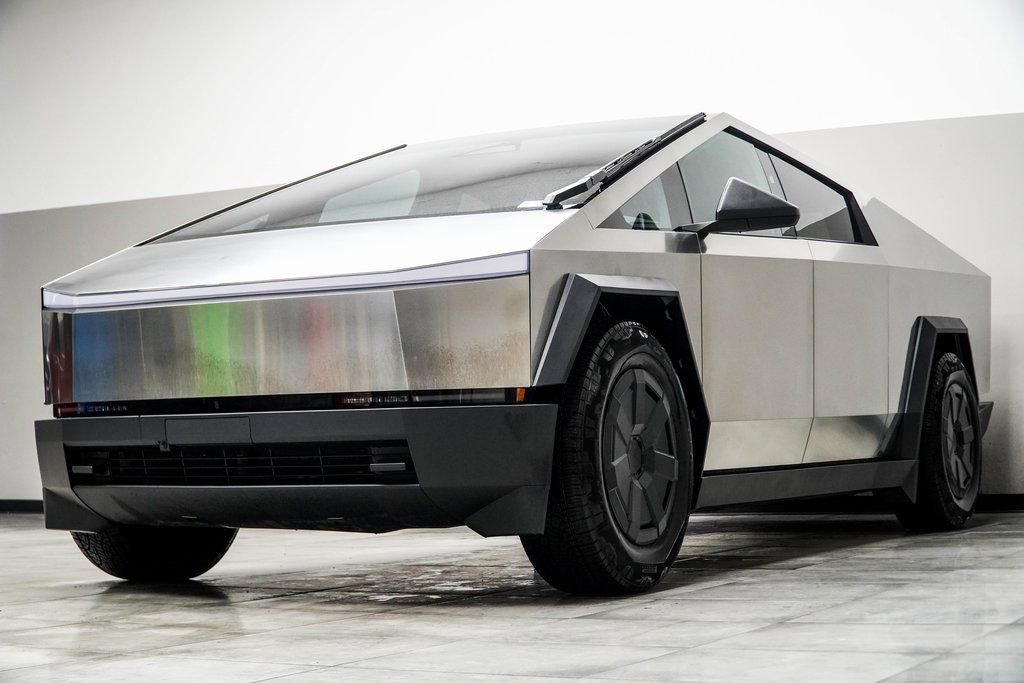 Used 2025 Tesla Cybertruck AWD Crew Cab image 11