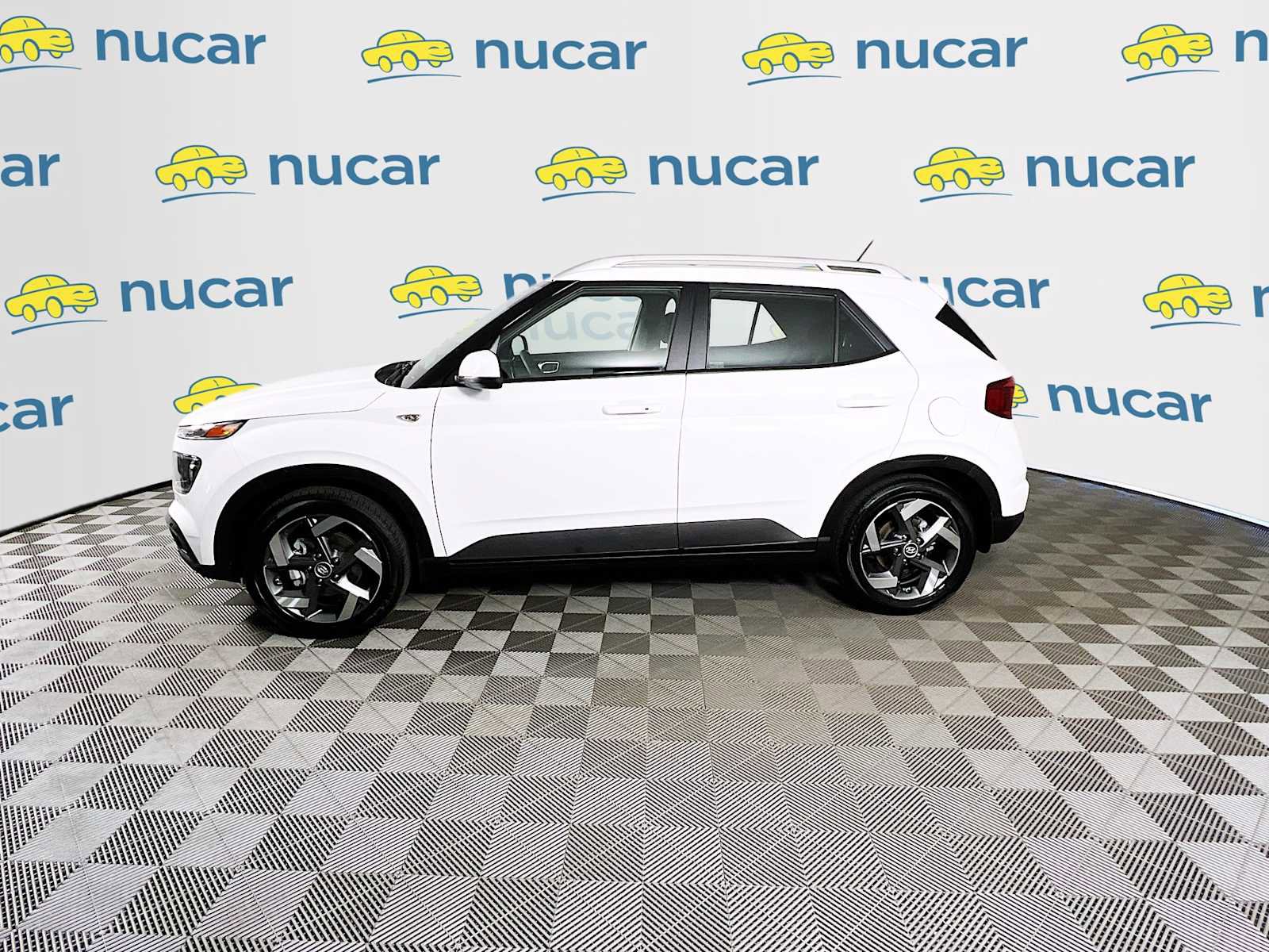 Certified 2025 Hyundai Venue SEL FWD image 4