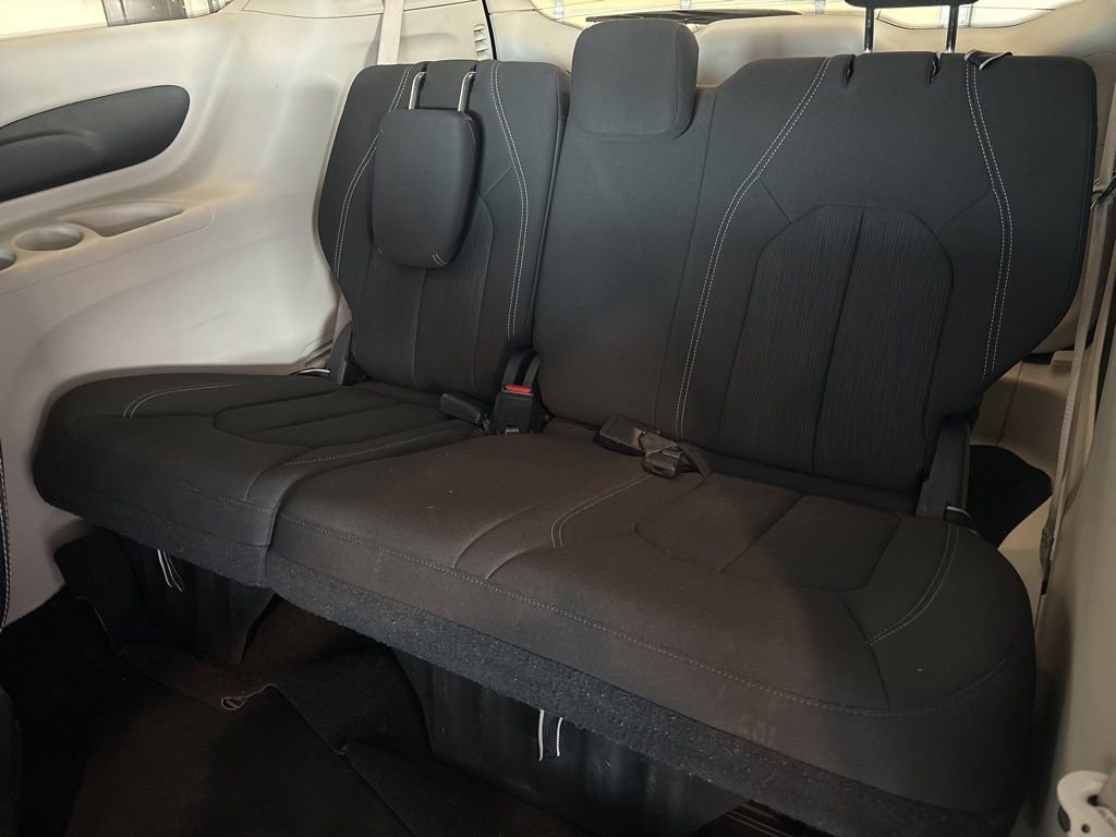 Used 2023 Chrysler Voyager LX image 18