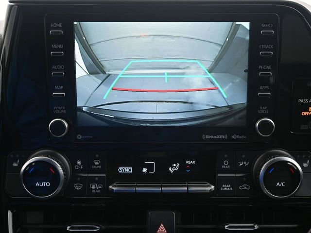 Used 2022 Toyota Highlander XLE image 18