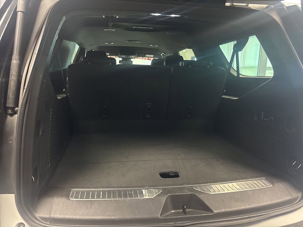 Used 2023 Chevrolet Suburban Premier image 5