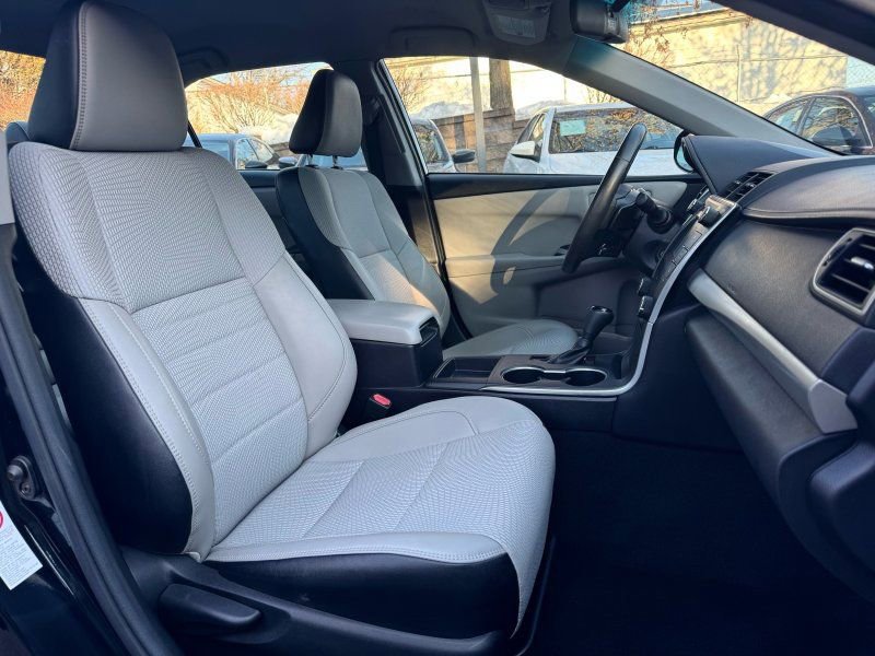 Used 2017 Toyota Camry SE image 20
