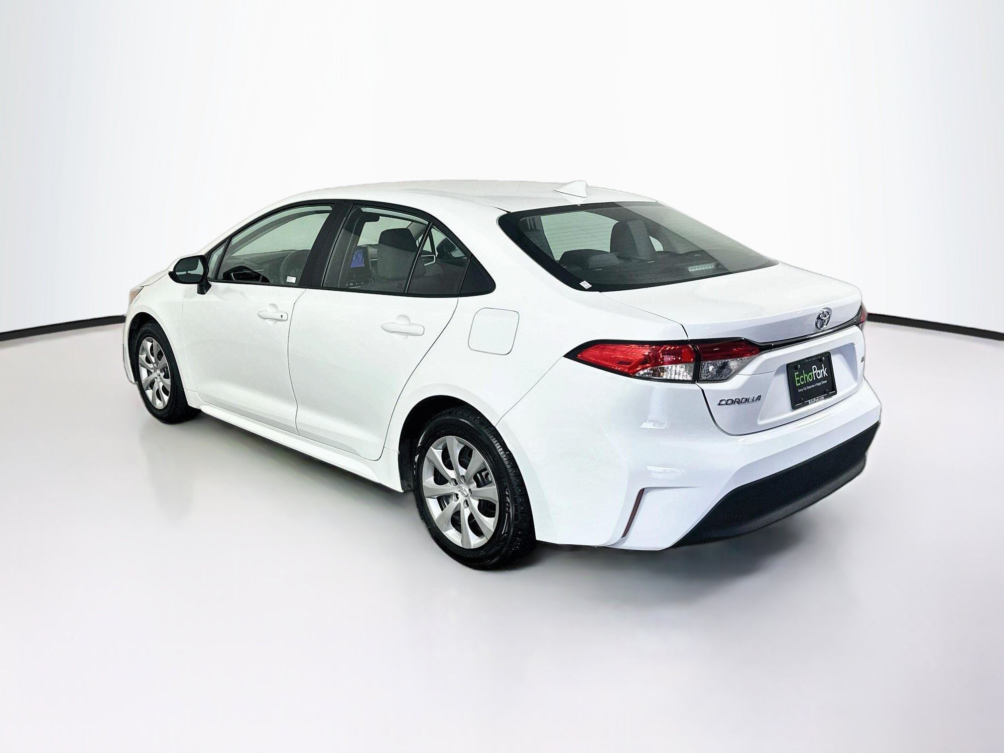 Used 2025 Toyota Corolla LE FWD image 5