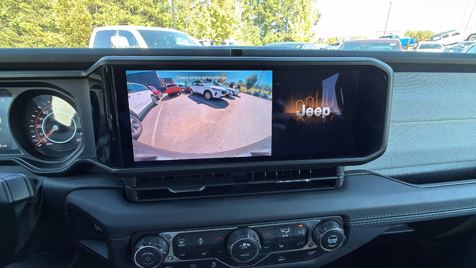 Used 2026 Jeep Wrangler Unlimited Sahara AWD/4WD image 33