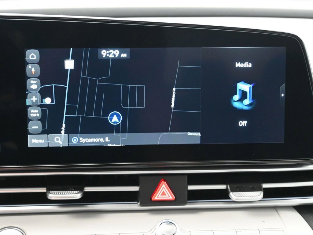 New 2025 Hyundai Elantra Limited image 18