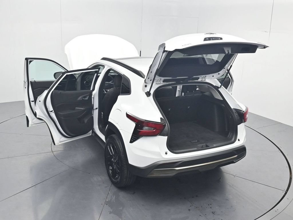Used 2024 Chevrolet Trax ACTIV w/ Sunroof Package FWD image 52