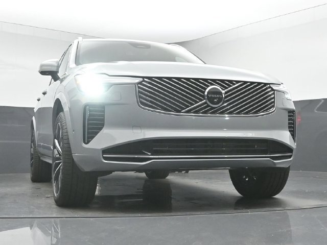 New 2026 Volvo XC90 B6 Plus w/ Protection Package Premier AWD/4WD image 40