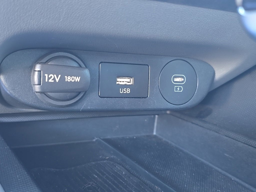 Used 2025 Hyundai Elantra SEL image 21