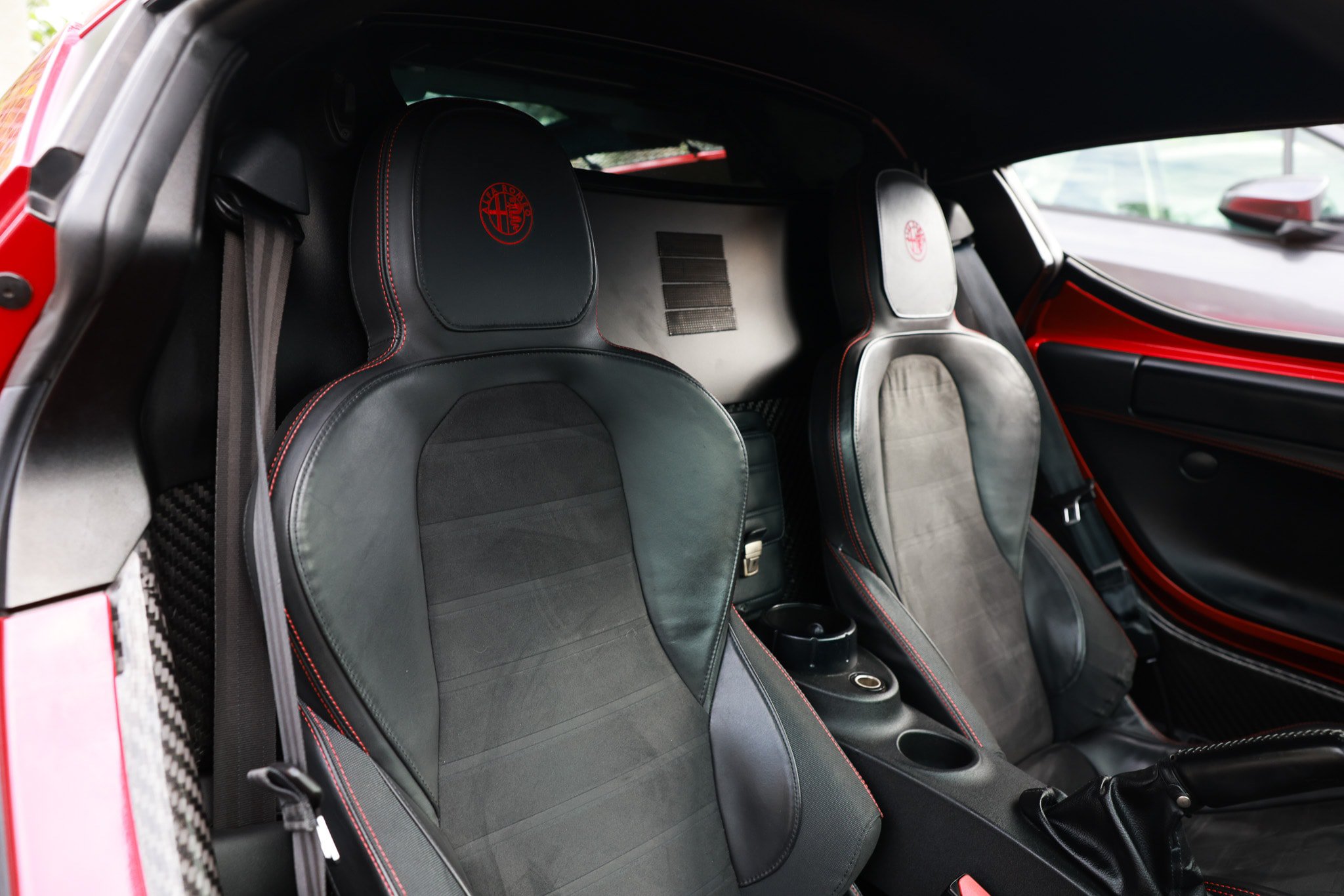 Used 2015 Alfa Romeo 4C Launch Edition w/ Convenience Group RWD image 16