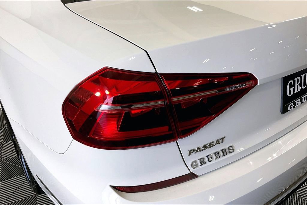 Used 2018 Volkswagen Passat 2.0T R-Line FWD image 39
