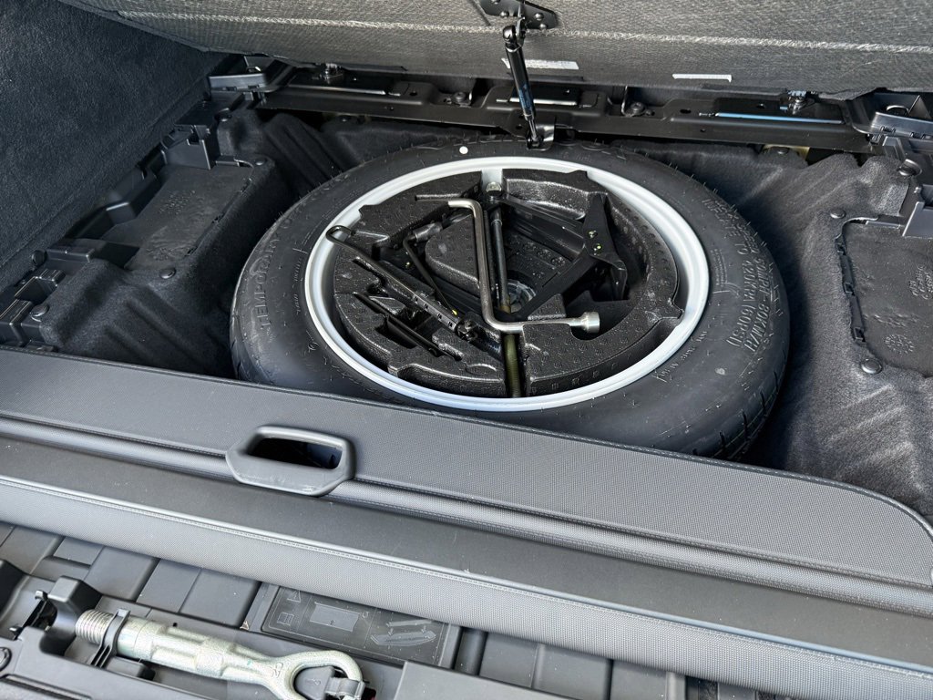 Used 2021 BMW X5 M w/ Executive Package image 41