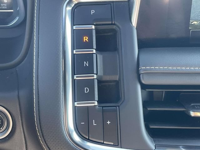 Used 2024 GMC Yukon SLT AWD/4WD image 24