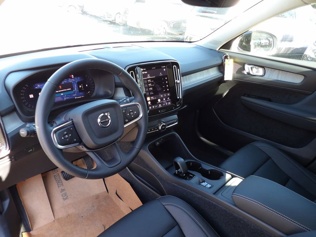 New 2026 Volvo XC40 B5 Core w/ Climate Package AWD/4WD image 13