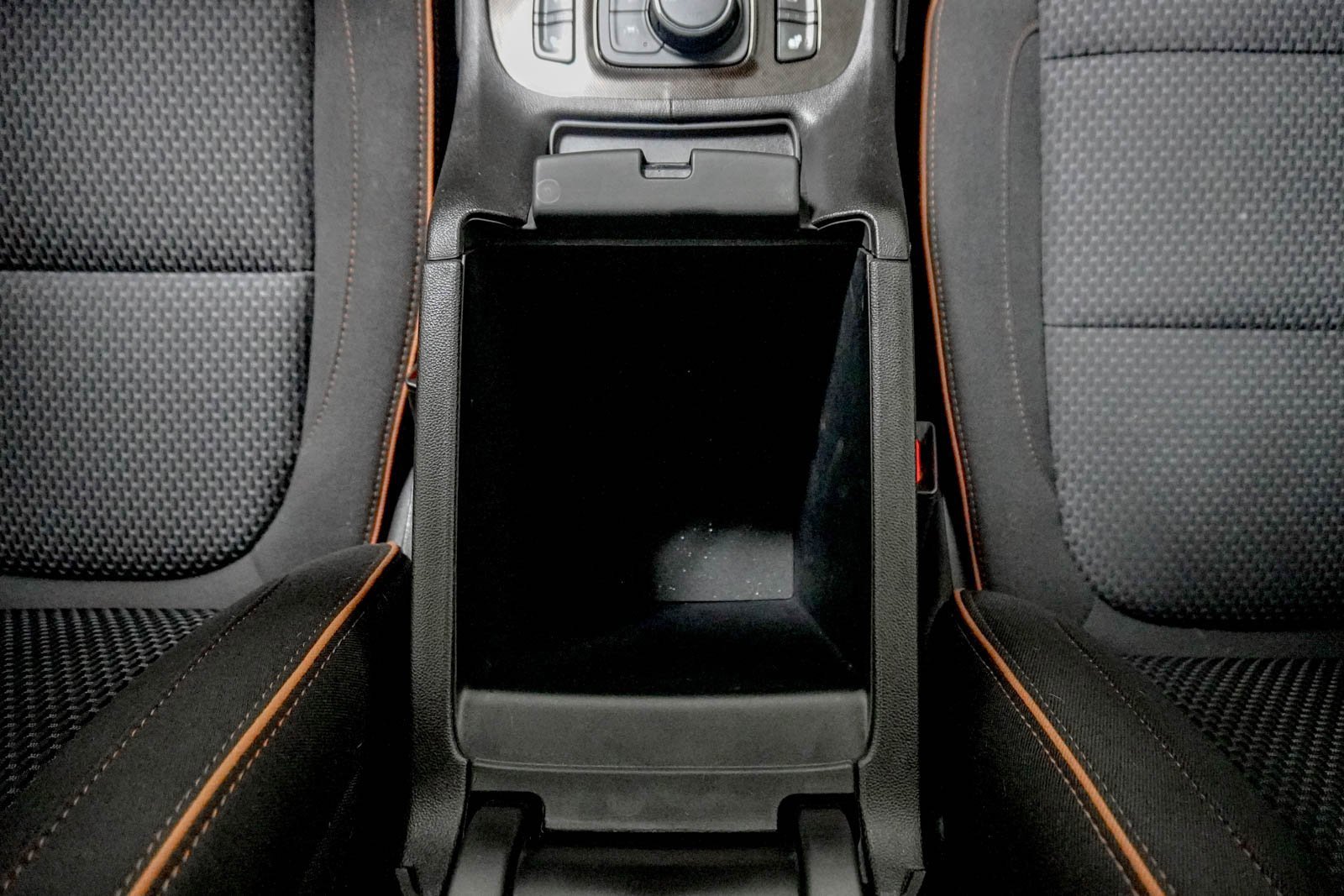 Used 2023 GMC Acadia AT4 image 31