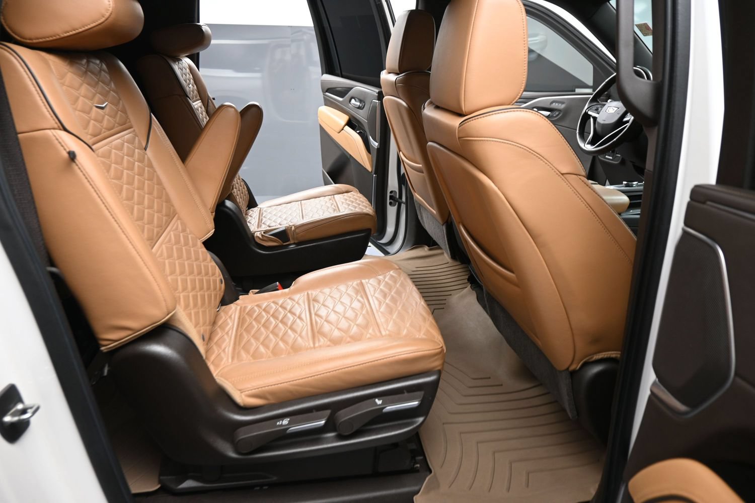 Used 2021 Cadillac Escalade ESV Sport AWD/4WD image 17