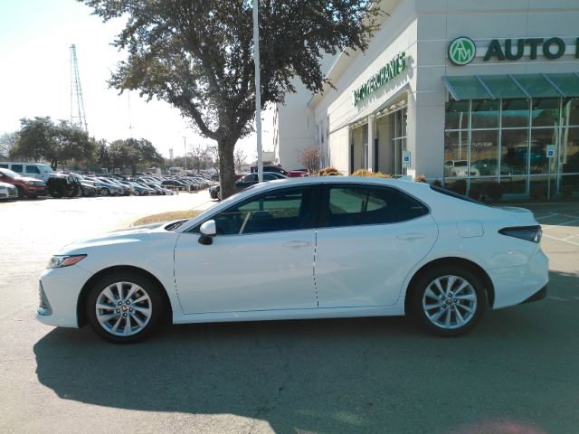 Used 2022 Toyota Camry LE image 10