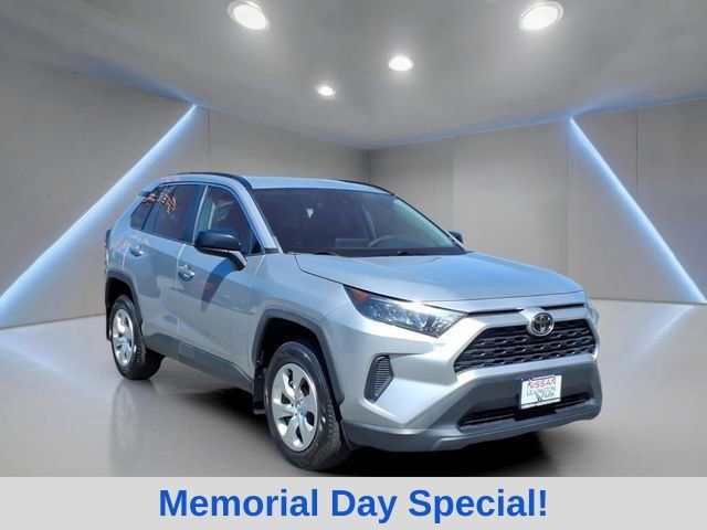 Used 2021 Toyota RAV4 LE AWD/4WD image 1