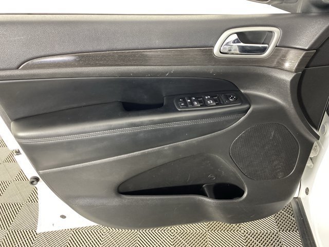 Used 2018 Jeep Grand Cherokee Laredo AWD/4WD image 13