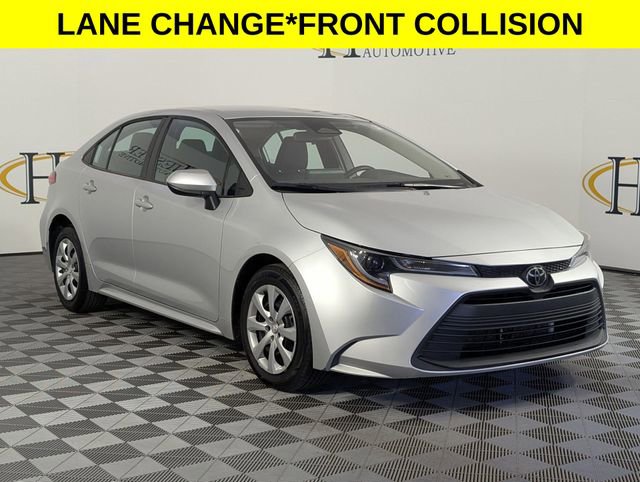 Used 2023 Toyota Corolla LE image 2