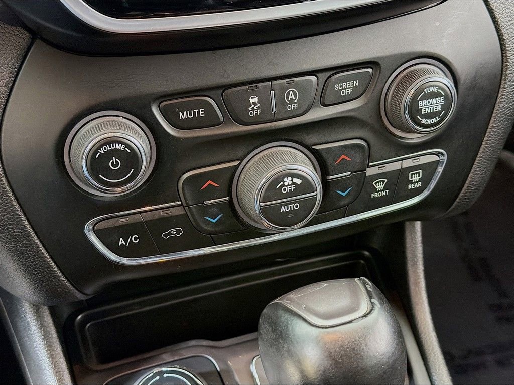 Used 2021 Jeep Cherokee Limited w/ Elite Package image 40