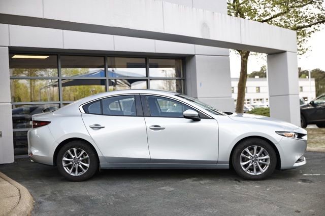 Used 2021 MAZDA MAZDA3 Sedan FWD image 4