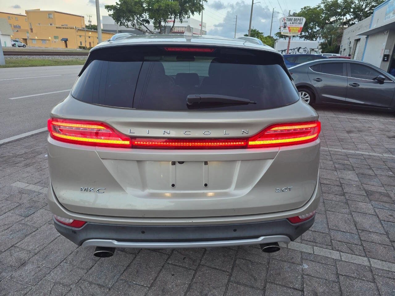 Used 2017 Lincoln MKC Premiere FWD image 5