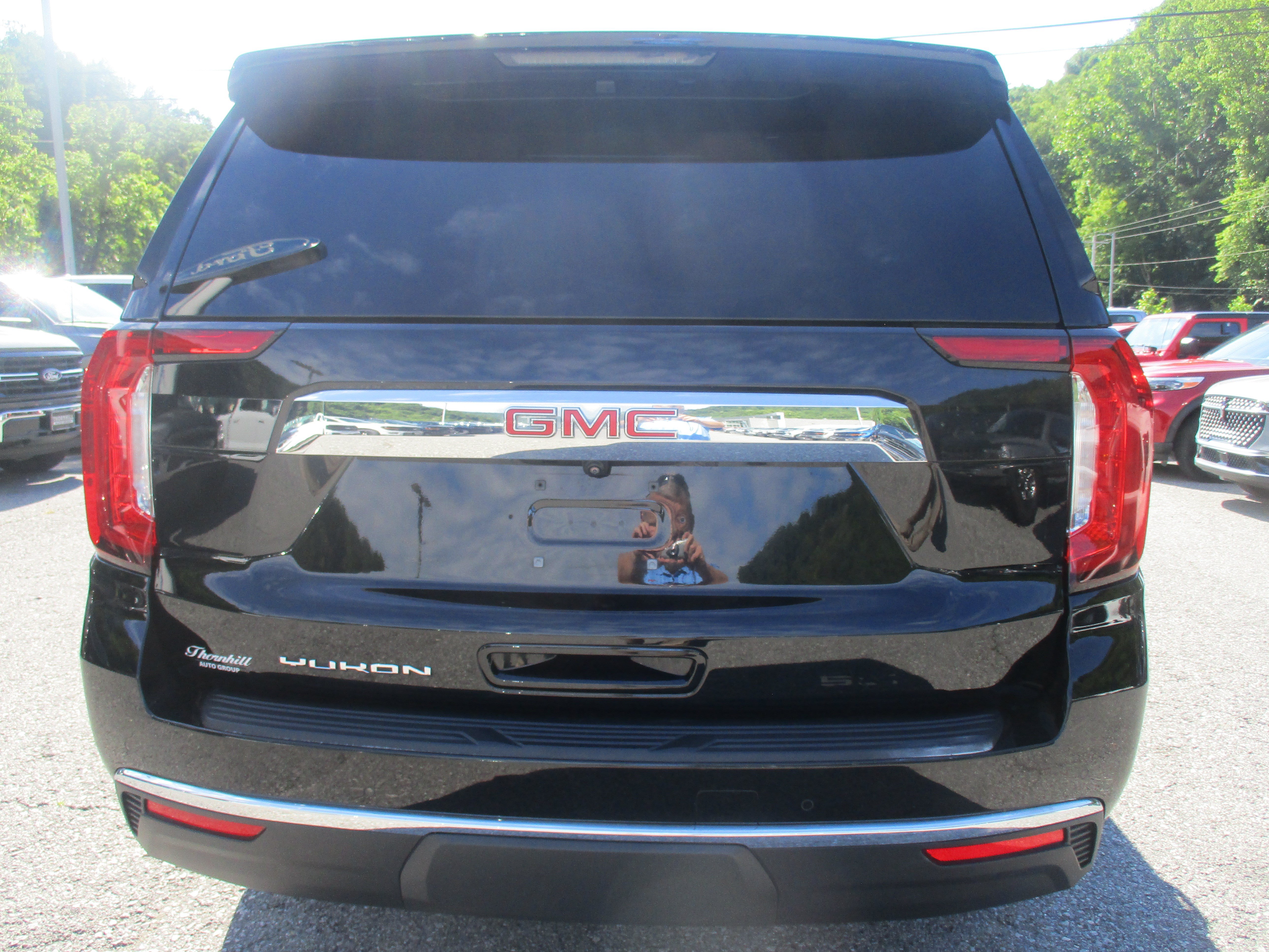 Used 2023 GMC Yukon XL SLT w/ SLT Luxury Package AWD/4WD image 5