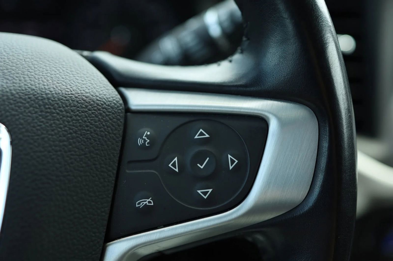 Used 2018 GMC Acadia SLE w/ LPO, Black Accent Package image 15