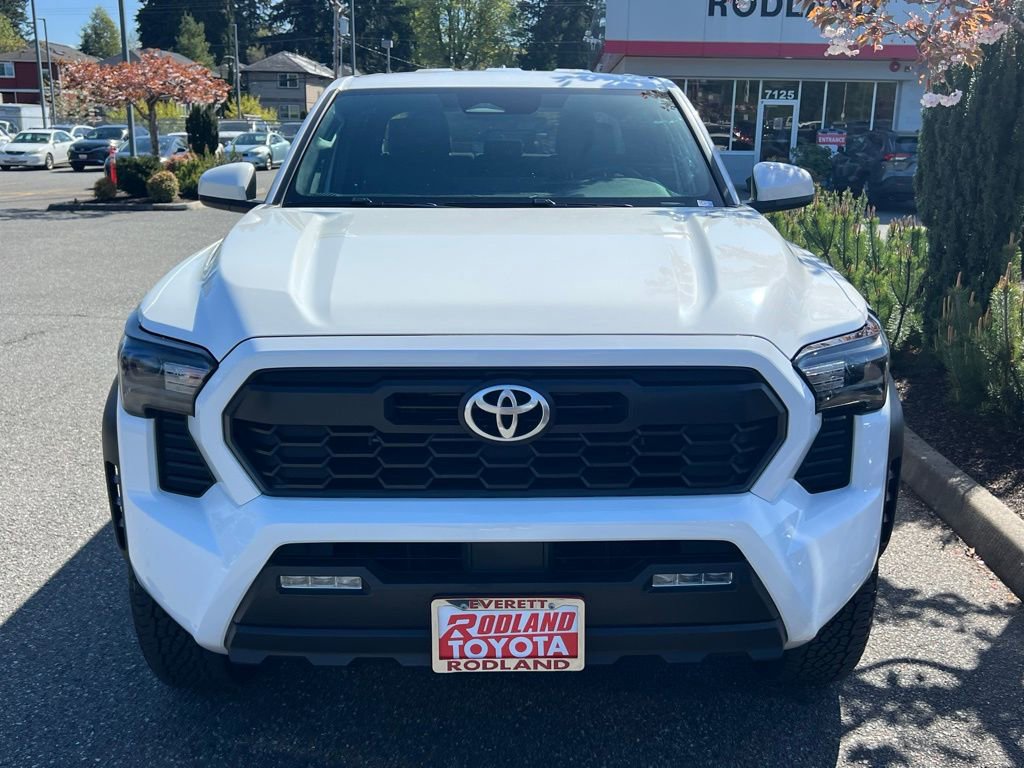 Certified 2024 Toyota Tacoma TRD Off-Road AWD/4WD image 5