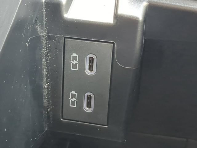 Used 2025 Toyota Sienna XLE FWD image 27