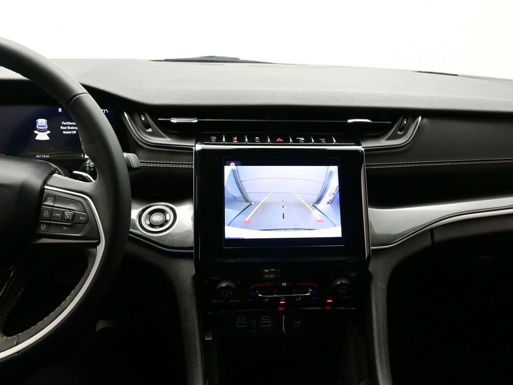 Used 2023 Jeep Grand Cherokee L Laredo image 21