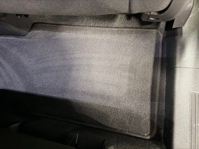 Used 2020 Chevrolet Equinox LT FWD image 23