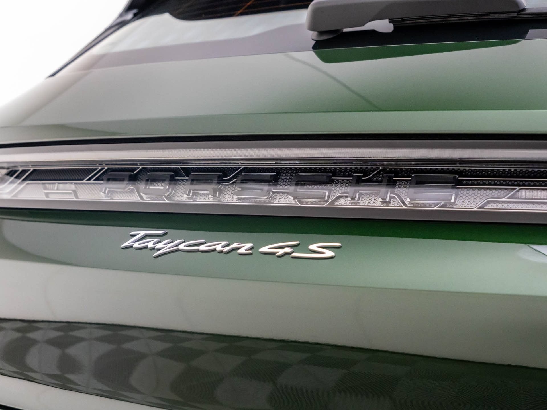 New 2026 Porsche Taycan 4S AWD/4WD image 32