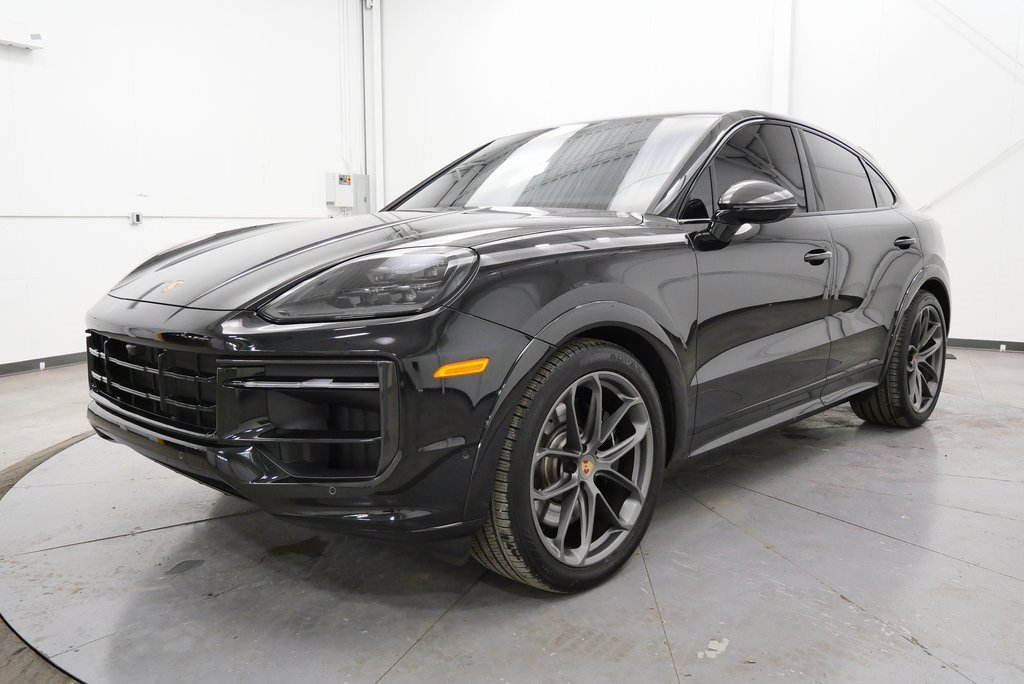 Used 2025 Porsche Cayenne GTS image 3
