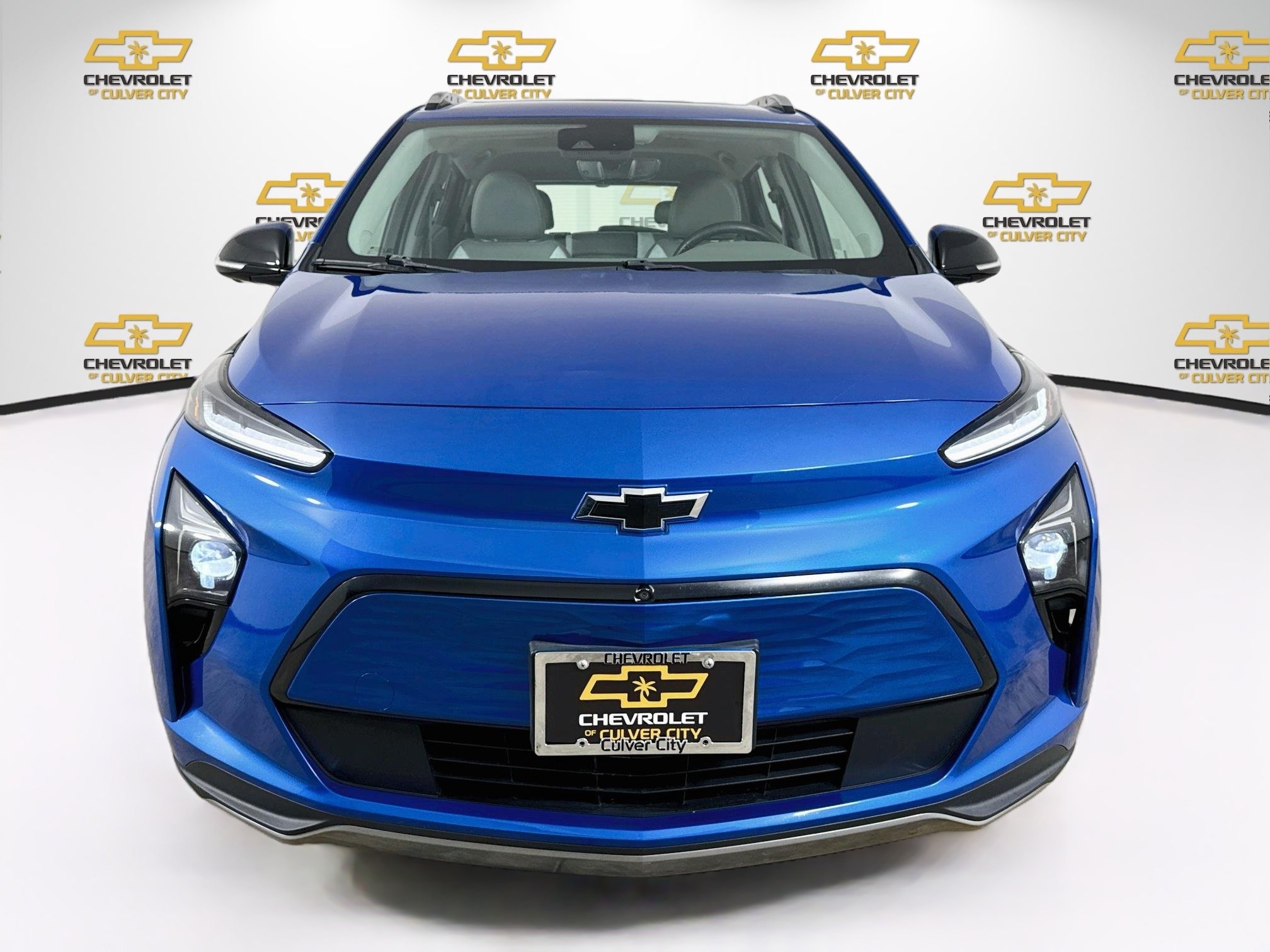 Used 2023 Chevrolet Bolt EUV Premier w/ Sun & Sound Package FWD image 2