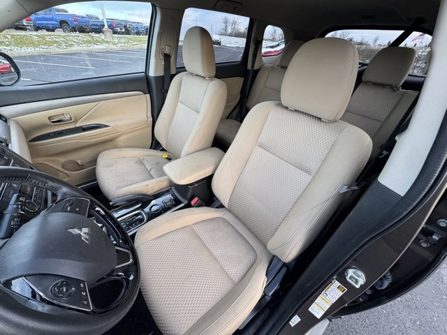Used 2017 Mitsubishi Outlander SE image 10