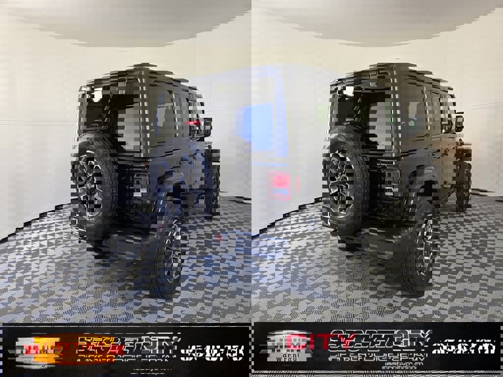Used 2023 Jeep Wrangler Sahara image 7