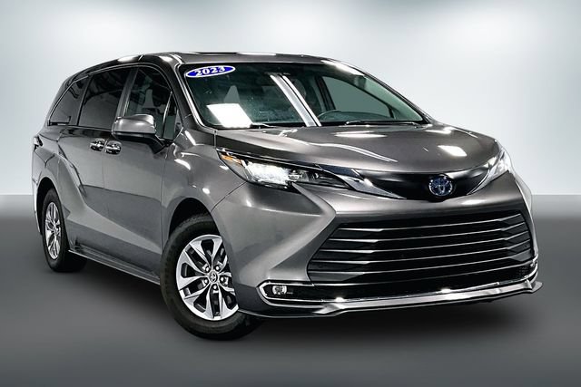 Used 2023 Toyota Sienna XLE AWD/4WD image 1