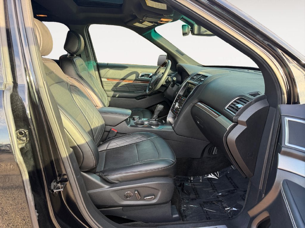 Used 2017 Ford Explorer Platinum AWD/4WD image 25