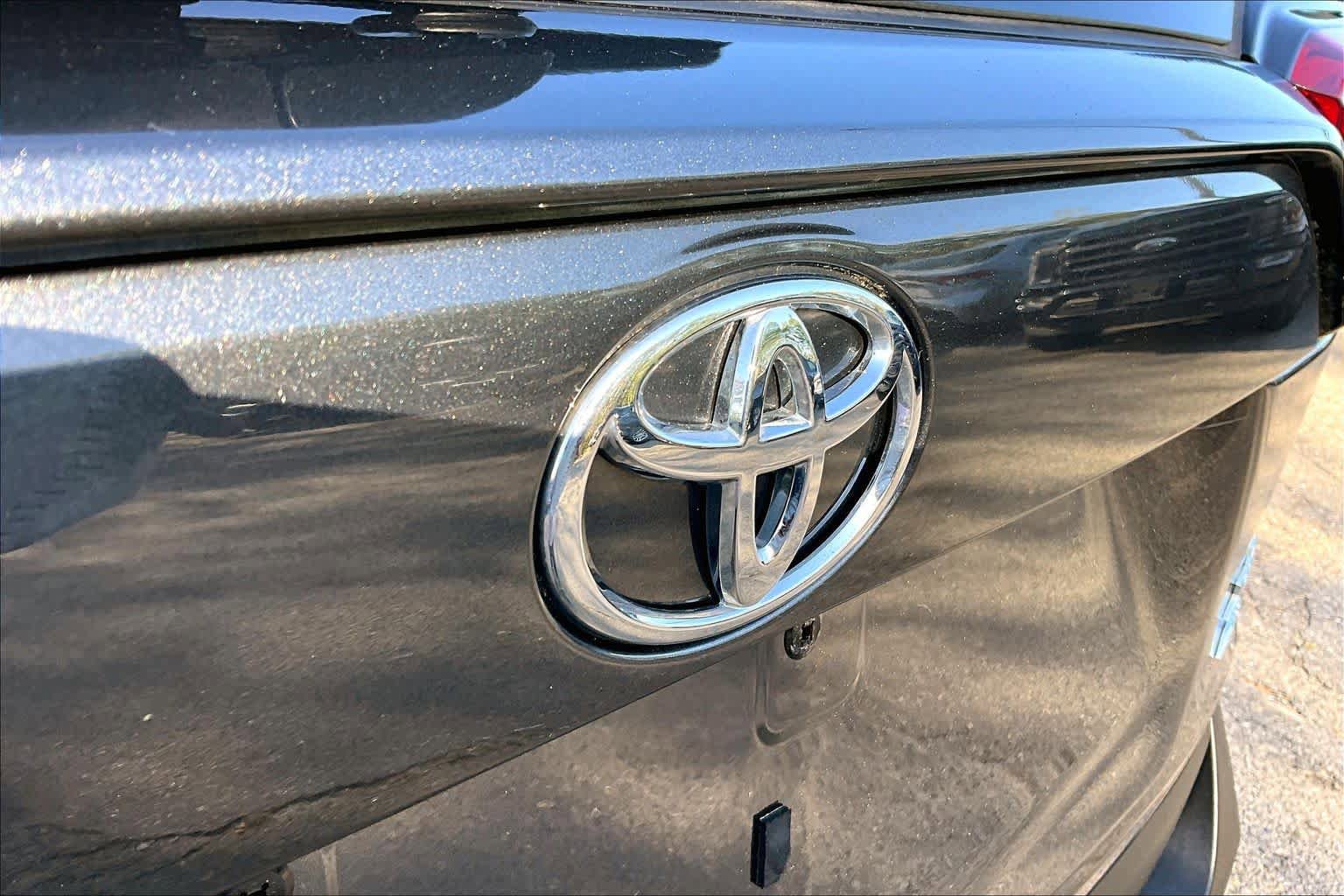 Used 2023 Toyota RAV4 XLE Premium AWD/4WD image 30