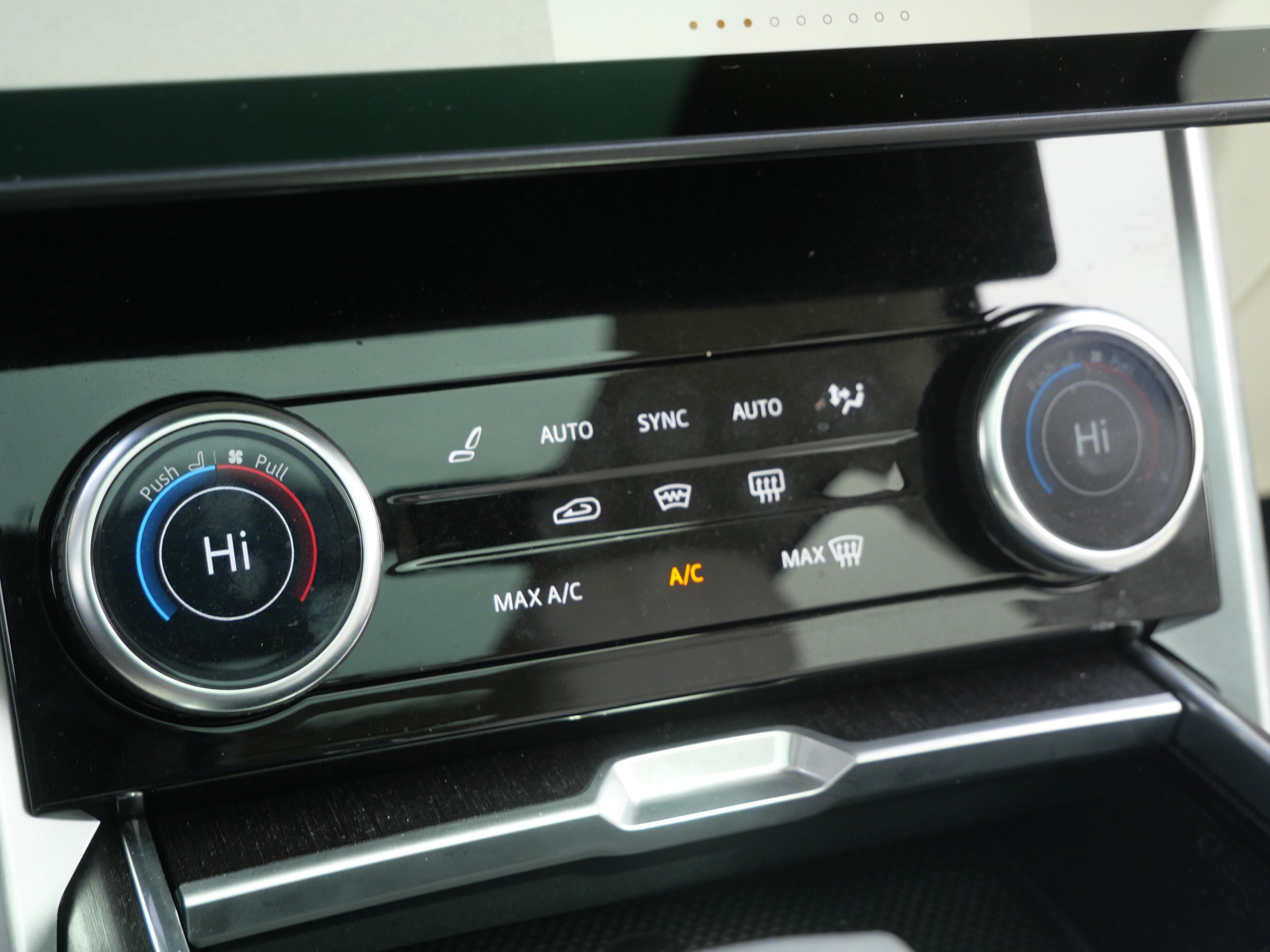 Certified 2023 Land Rover Range Rover SE AWD/4WD image 24